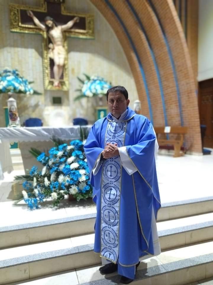 Parroco, parroquia Madre Teresa de Calcuta